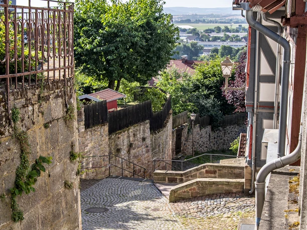 Fritzlar Stadtmauer 20230718-_NZ63986-HDR (MR)_16zu9 quer StadtmarketingFritzlar_CC-BY-SA.jpg