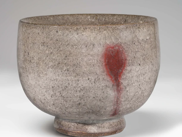Young-Jae Lee, Kumme, 2023 Bowl with fine craquelé texture and striking red color gradient