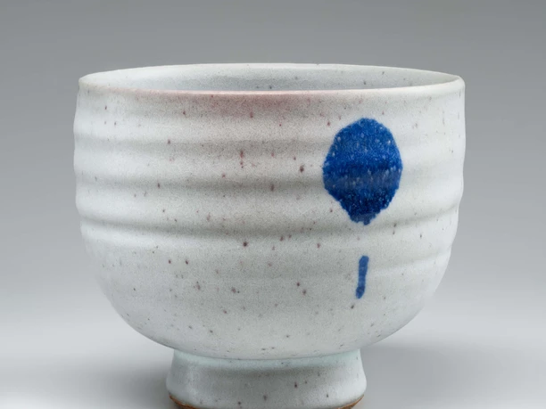Young-Jae Lee, Kumme, 2022 Light-colored bowl with fine grain and blue stain motif on a smooth surface