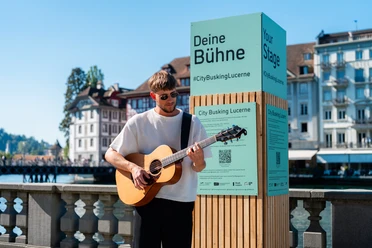 City Busking Damian Lynn