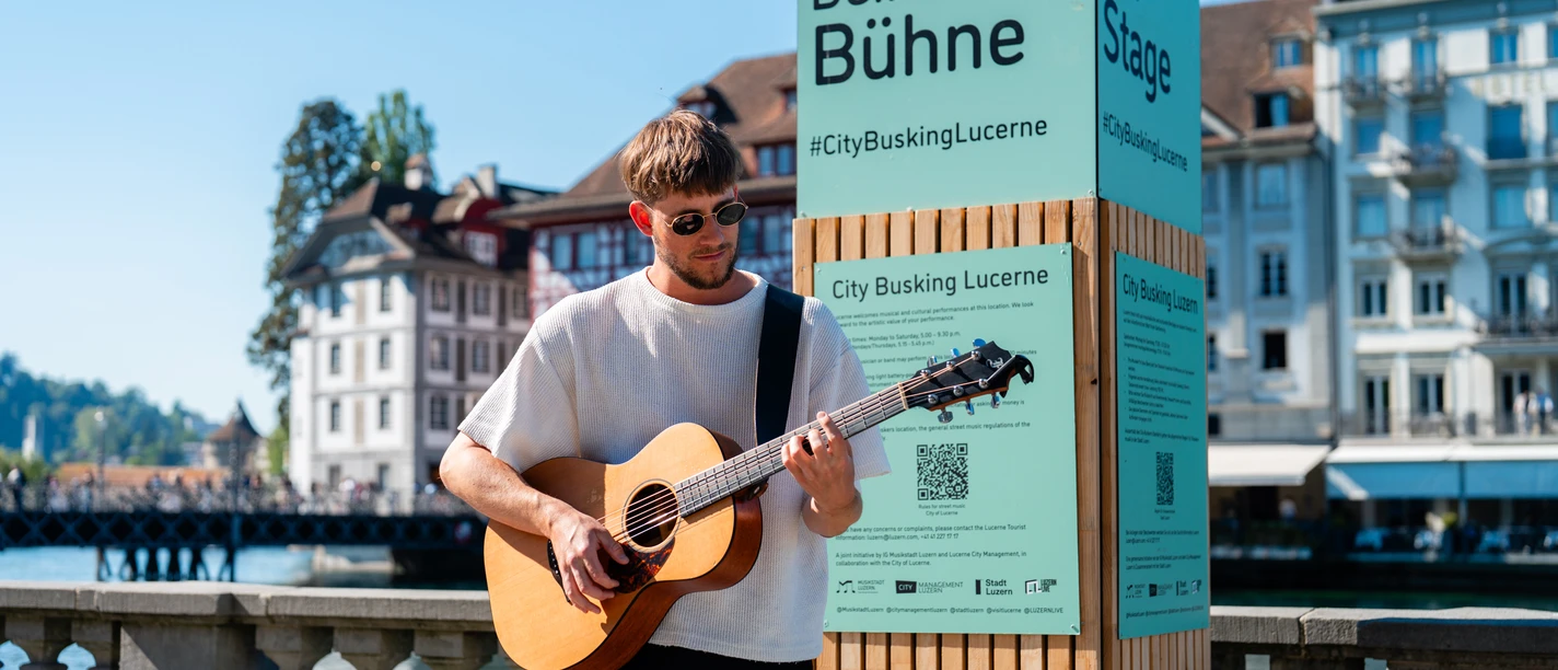 City Busking Damian Lynn