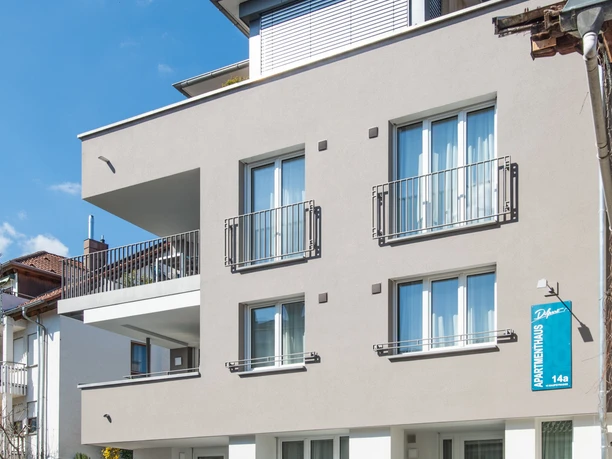 Apartmenthaus Aussenansicht verkleinert 4.5.26.jpg
