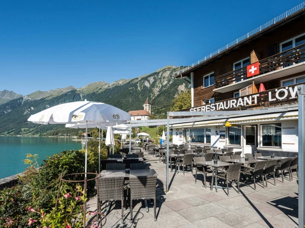 restaurant-loewen-terrasse-aussicht-see-kirche.jpg