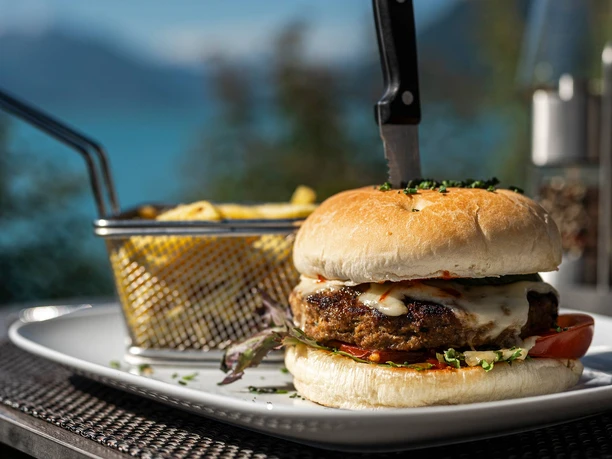 restaurant-loewen-burger-pommes.jpg