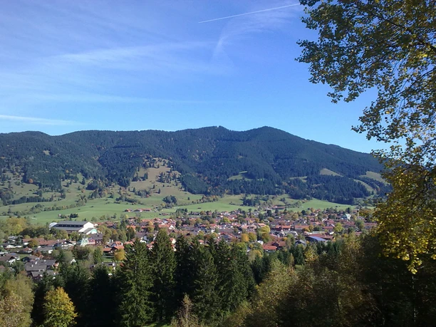 Blick auf Aufacker von der Kreuzigungsgruppe