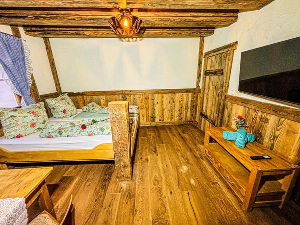 Schlafzimmer mit direktem Zugang zum Badezimmer