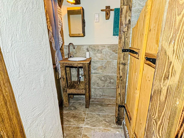 Zweites Badezimmer mit WC und Dusche