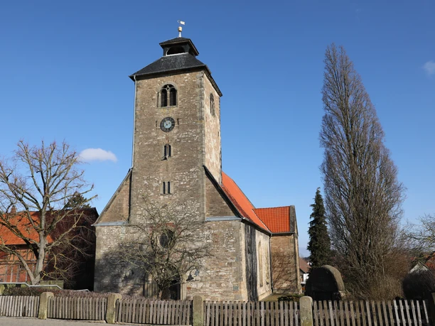 Dt. Nicolai Kirche Gebhardshagen (1).jpg