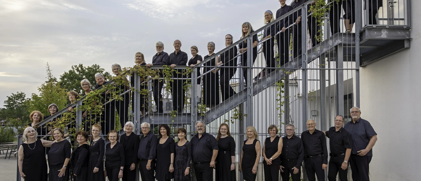 gruppenfoto treppe 5DSR5375-HQ-MJ_.jpg