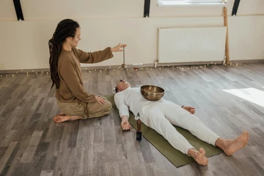 pexels-arina-krasnikova-Klangmeditation.jpg