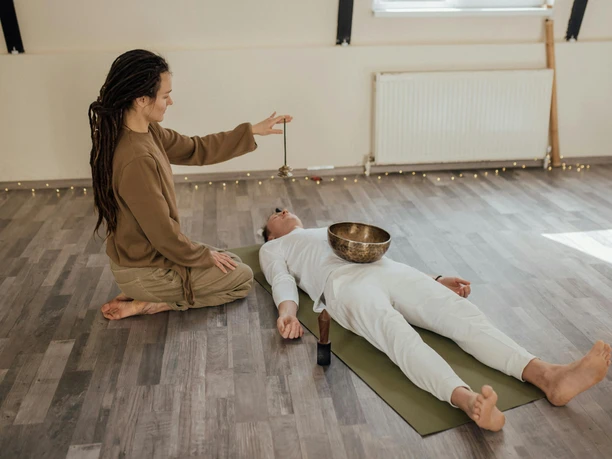 pexels-arina-krasnikova-Klangmeditation.jpg