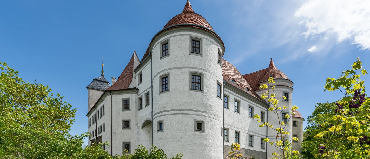 Schloss Nossen_(c)BenWalther_CC0 (6).jpg Zu sehen ist eine Außenansicht des Schlosses Nossen.