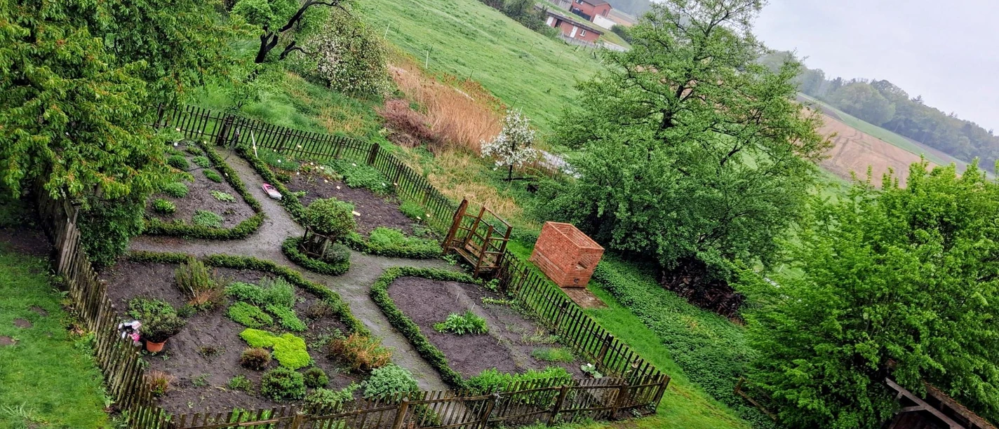 Garten im Mai.jpg