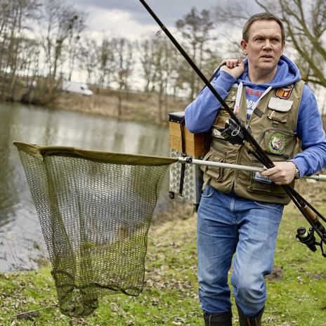 Angler.jpg Ein Angler am See.