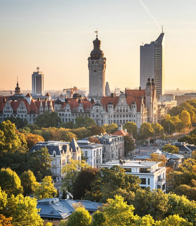 City centre with New Town Hall and City-Hochhaus in Leipzig | Leipzig Convention Bureau Skyline of Leipzig city centre with New Town Hall and City-Hochhaus – presented by Leipzig Convention Bureau