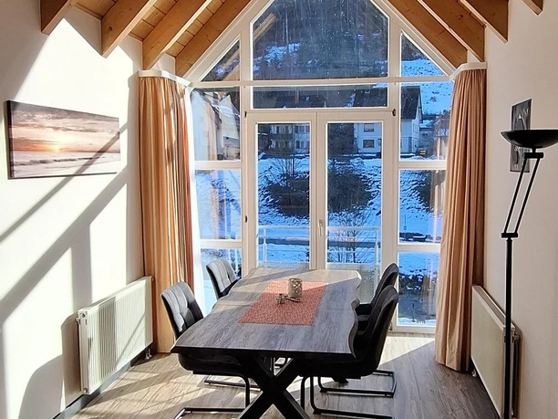 Esstisch im Wohnbereich