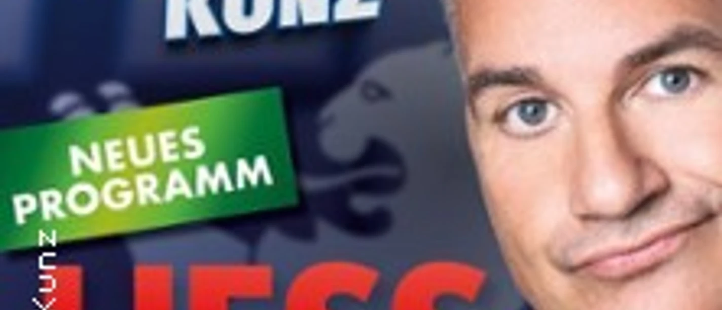 Plakat für ein Stand-up-Comedyprogramm mit großem Porträt eines Mannes und bunten Schriftzügen