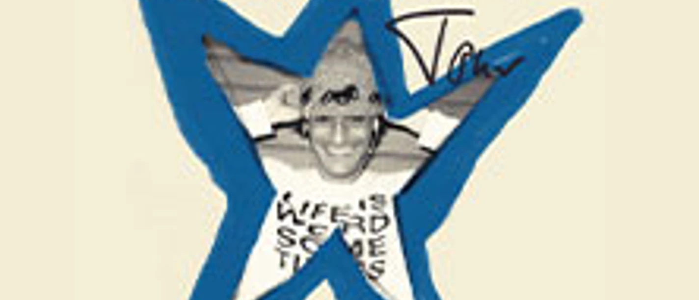 Poster mit Titel Life is Weird Sometimes und blauem Stern um ein lächelndes Porträt