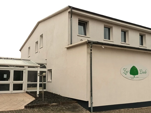 Haupteingang im Innenhof Hotel Zur Linde in Salzgitter-Beddingen