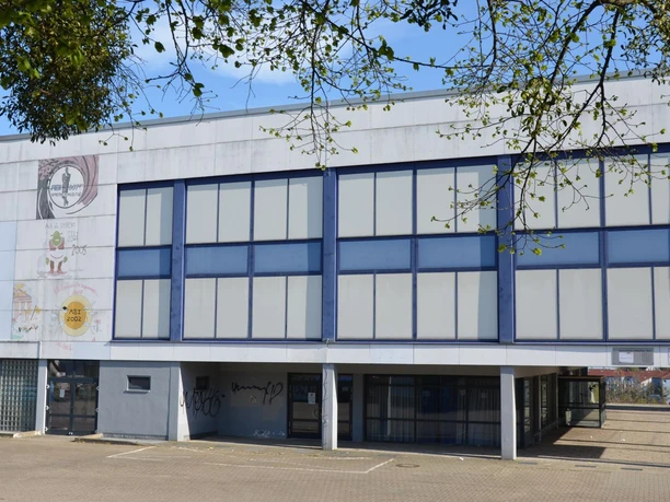 Außenansicht der Aula des Gymnasiums Salzgitter-Bad