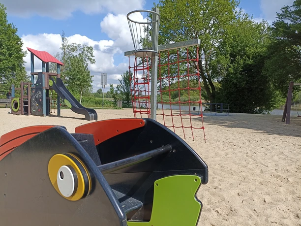 Kinderspielplatz am Schlosssee Kinderspielplatz am Schlosssee