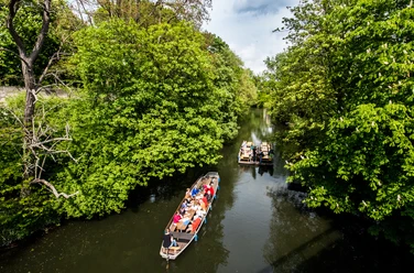 Die Okerstadt vom Wasser aus Floß-Boot 2026.jpg
