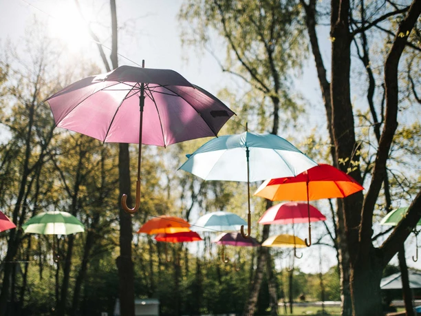 rathenow-optikpark-bunte-regenschirme.jpg