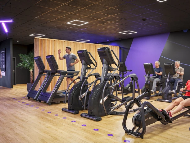 FITOMAT Otterndorf Cardio Sportliche Gäste trainieren an modernen Cardiogeräten im Fitnessstudio.