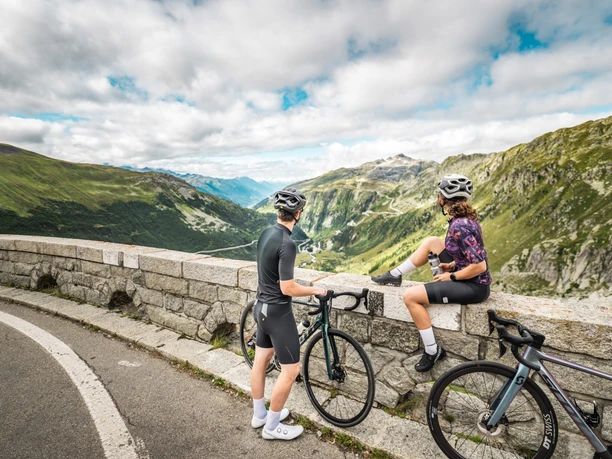 Pause mit Blick Richtung Grimselpass