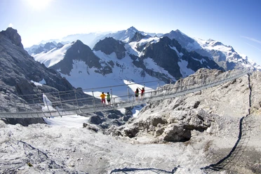 Titlis Cliff Walk en été