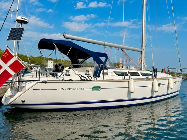 Sailing_Sønderborg-skibet_i_havn-AI