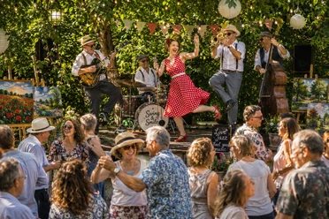 Abschluss-Fest mit Live-Musik für Mitwirkende auf Schloss Benkhausen - so könnte es aussehen...