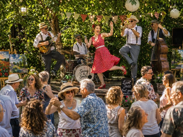Abschluss-Fest mit Live-Musik für Mitwirkende auf Schloss Benkhausen - so könnte es aussehen...