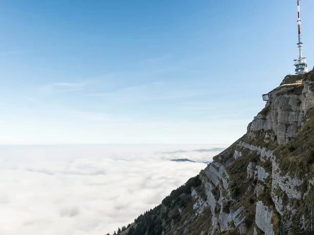 Rigi-Herbst-Aussicht-Spitze-Kulm-mit-Abgrund.jpg