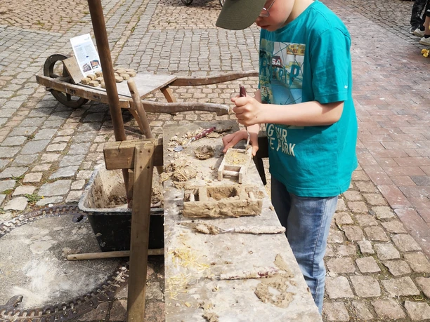 freigegeben - Kinderbauhütte 2026-Lehmsteine