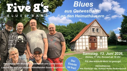 IMG_0779.jpeg Fünf Musiker der Five B’s Blues Band vor Fachwerkhaus, Konzertankündigung