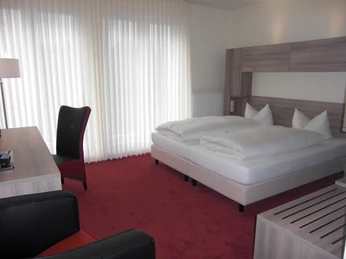 Hotel_Altes_Landhaus_Lingen_-_Zimmer_mini_01.jpg