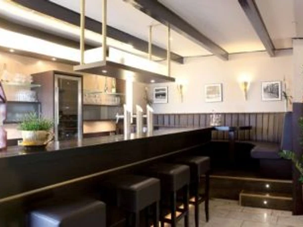 Hote_Tiek_Restaurant_Theke.jpg