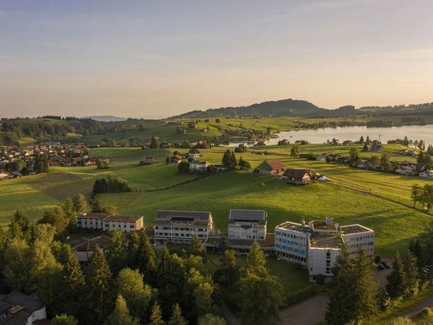 Drohnenbild von der gesamten Anlage am Sihlsee