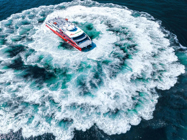 frs-helgoline-halunder-jet-kreisel-copyright-frs-helgoline-web-nordseeheilbad-cuxhaven.jpg