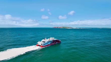 frs-helgoline-halunder-jet-richtung-helgoland-copyright-frs-helgoline-web-nordseeheilbad-cuxhaven.jpg