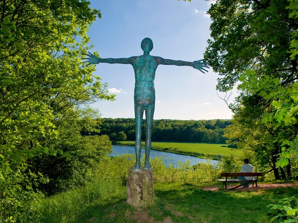 Kreuzmensch im Jutta-Park