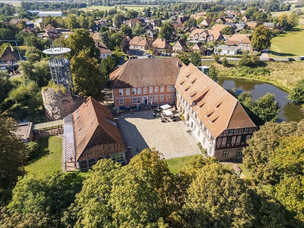 Schloss Bleckede, CC0 MarTiem Fotografie Flusslandschaft Elbe GmbH, Markus Tiemann 1 (2) 40.jpg