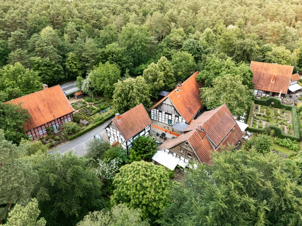 Luftaufnahme Historisches Gasthaus Buschkamp.jpg Blick von oben auf das Historische Gasthaus Buschkamp