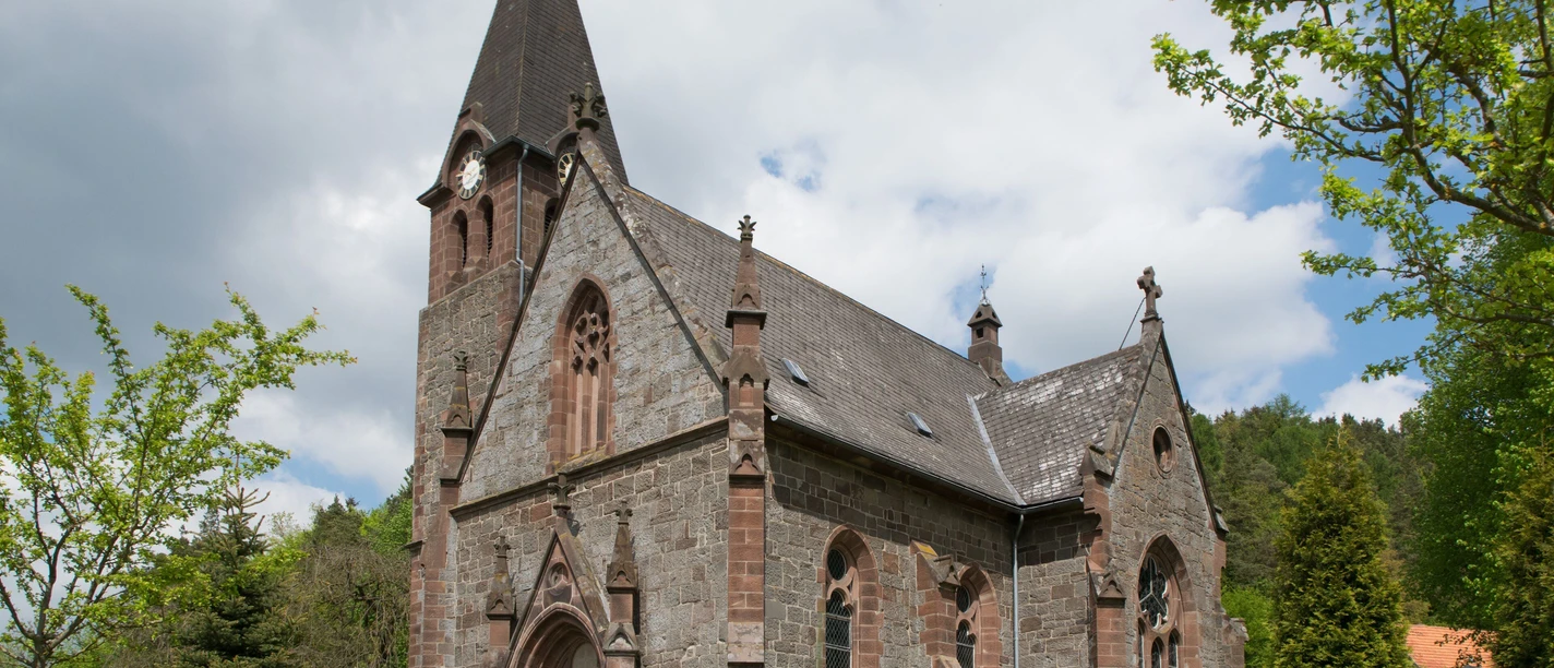 Alleringhausen_Louis-Peter-Kirche_von_Südwesten c) an-d wikipedia.jpg