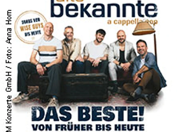 Fünf Männer sitzen auf einem Sofa mit dem Schriftzug Alte Bekannte Abschiedstour