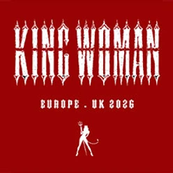 Roter Hintergrund mit King Woman Schrift und weißer Silhouette mit Schwanz und Dreizack
