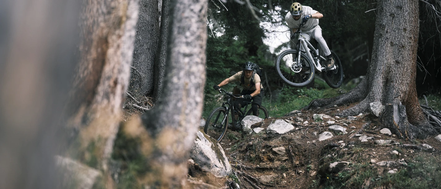 Biken auf dem Fiescheralp Enduro Trail Biken auf dem Fiescheralp Enduro Trail