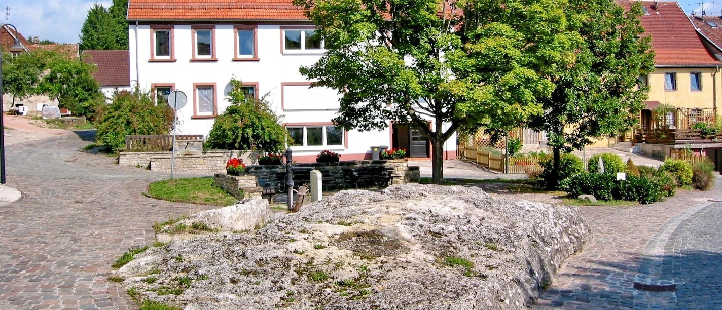 Ortmitte von Walsheim mit Duppstein