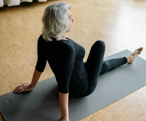 Feldenkrais_pexels-yankrukov-8436937 klein.JPG